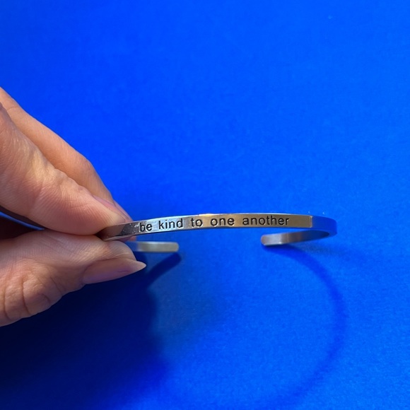 Stainless Steel thin bangle - Picture 4 of 4